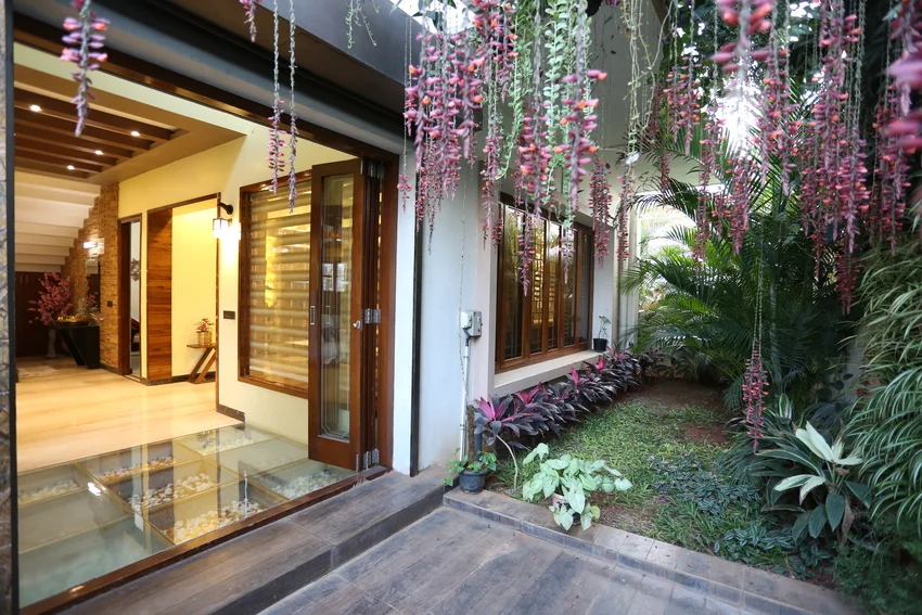 Ms. Veena Residence interior entrance designed by RR Architects & Associates